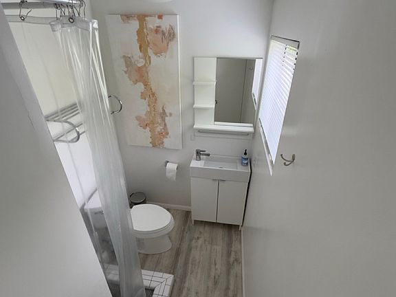 2nd image of 1044 Ocean Park Blvd APT C