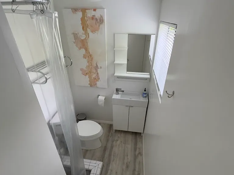 1044 Ocean Park Blvd #C — Photo 2