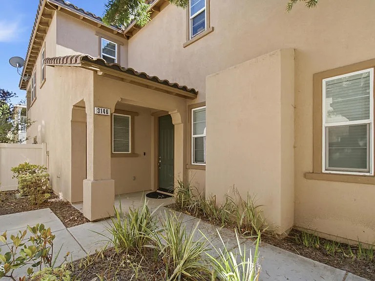 3146 N Ventura Rd — Photo 1