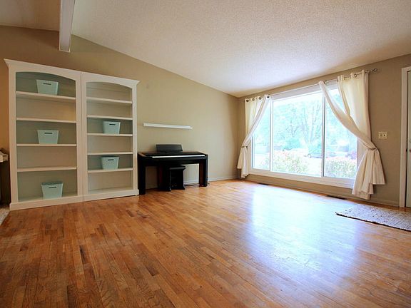 3rd image of 203 Northfield Dr