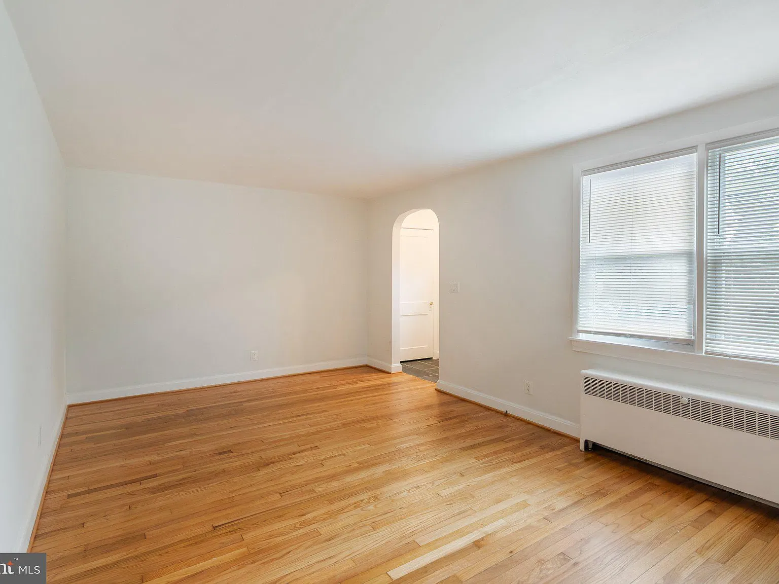 2 bed, 1.0 bath, 2499 sqft, $2,150 — Photo 2