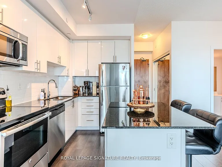 1215 Bayly St #Penthouse 206 — Photo 4