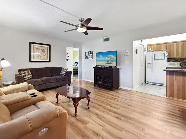 330 Knotty Pine Circle #A1, Greenacres, FL 33463