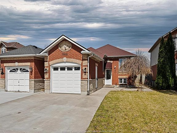 2nd image of 986 Lemonwood Cres