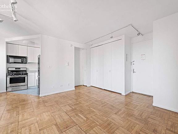 4th image of 236 E 47th St APT 33D