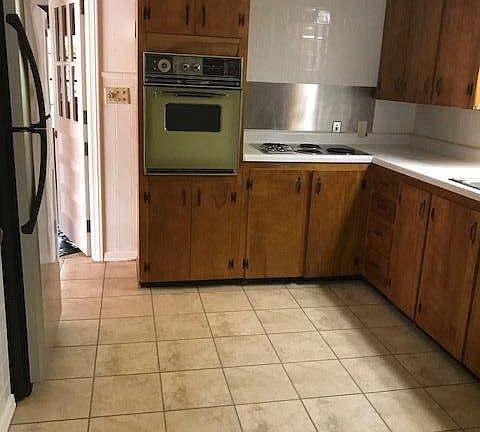kitchen with refrigerator, oven and dishwasher