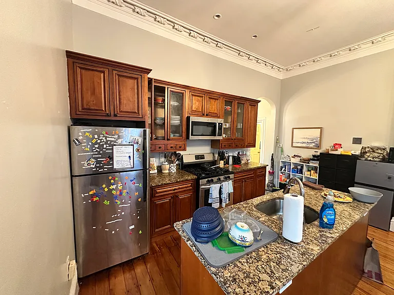 135 Hillside St — Photo 4