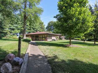 3304 Douglas Woods Dr, Urbana, IL 61802