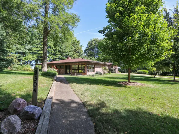 3304 Douglas Woods Dr, Urbana, IL 61802
