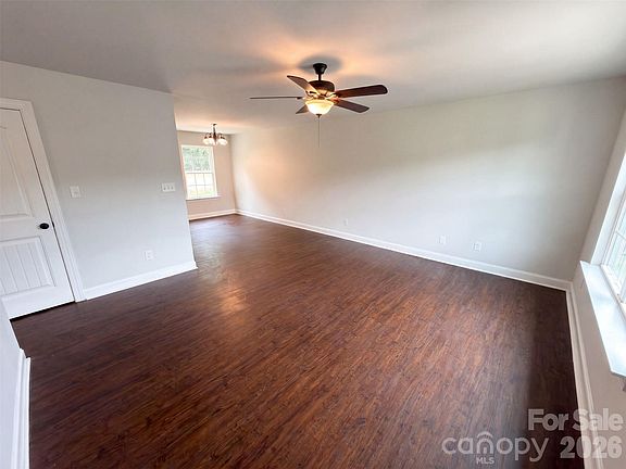 3rd image of 1411 Foxbrook Cir