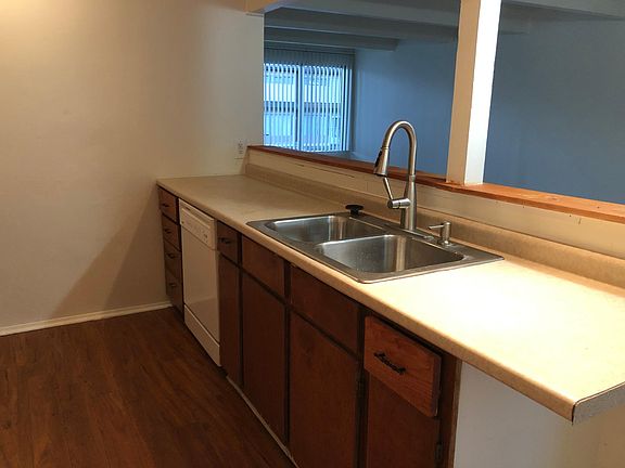 3rd image of 909 N 70th St