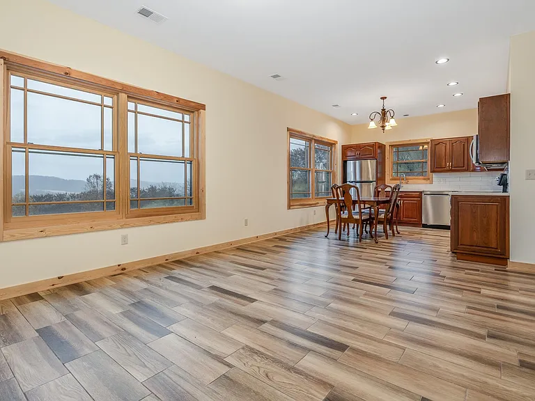 13 Johnston Dr — Photo 6