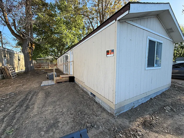 102 E Ahtanum Rd #4 — Photo 2