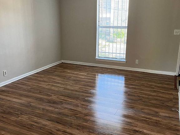 2nd image of 3012 Delaware Ave