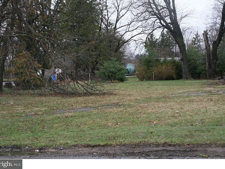 2nd image of 50 W Upper Ferry Rd