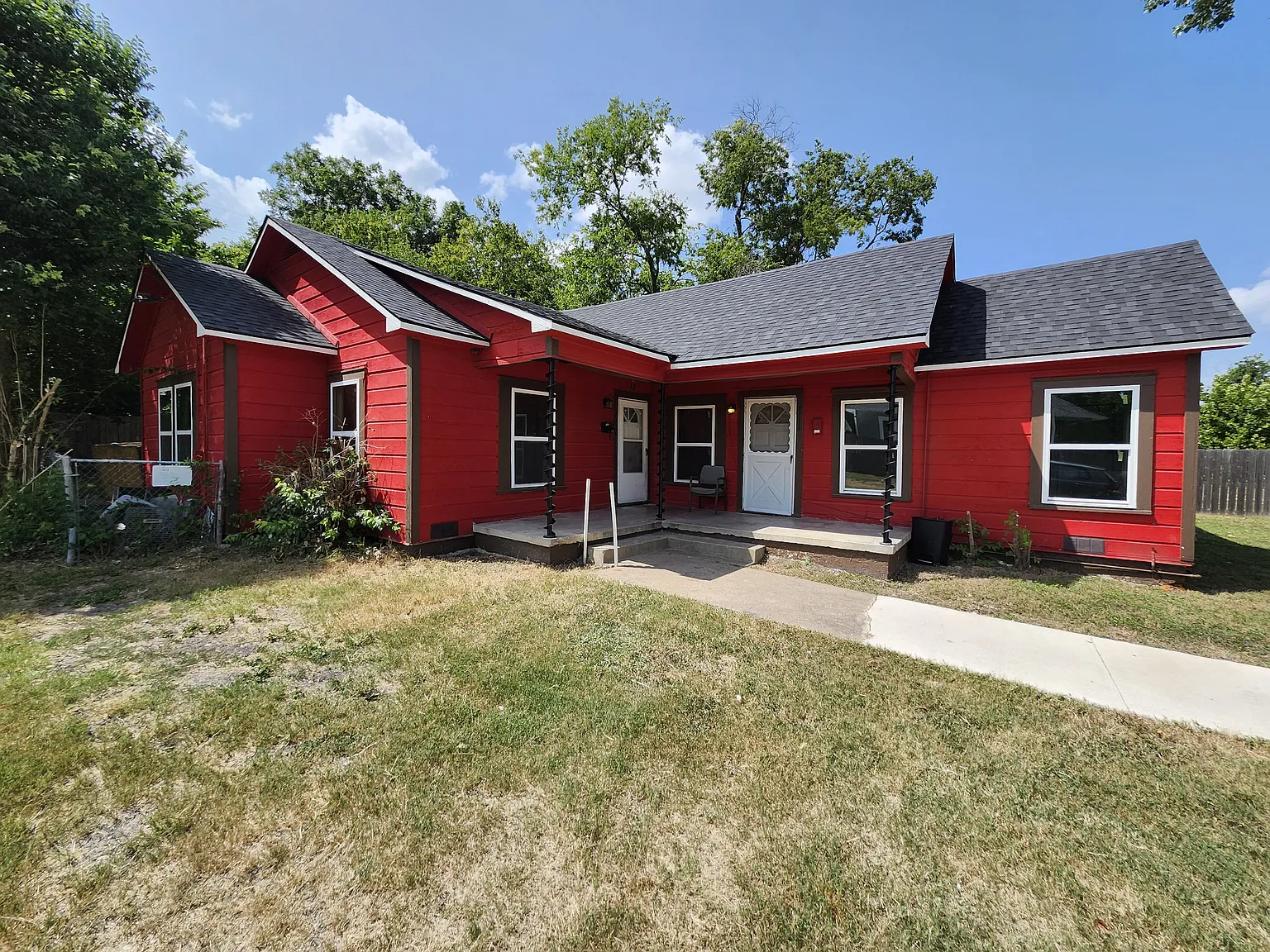 2 bed, $1,300 — Photo 2