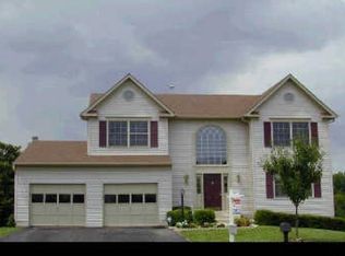 15350 Finch Ct, Woodbridge, VA 22193
