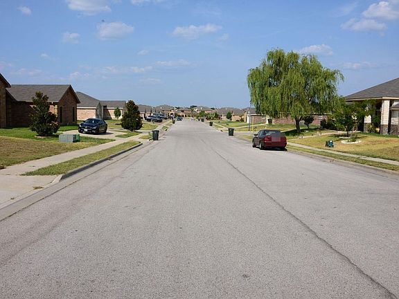 5th image of 10104 Diana Dr