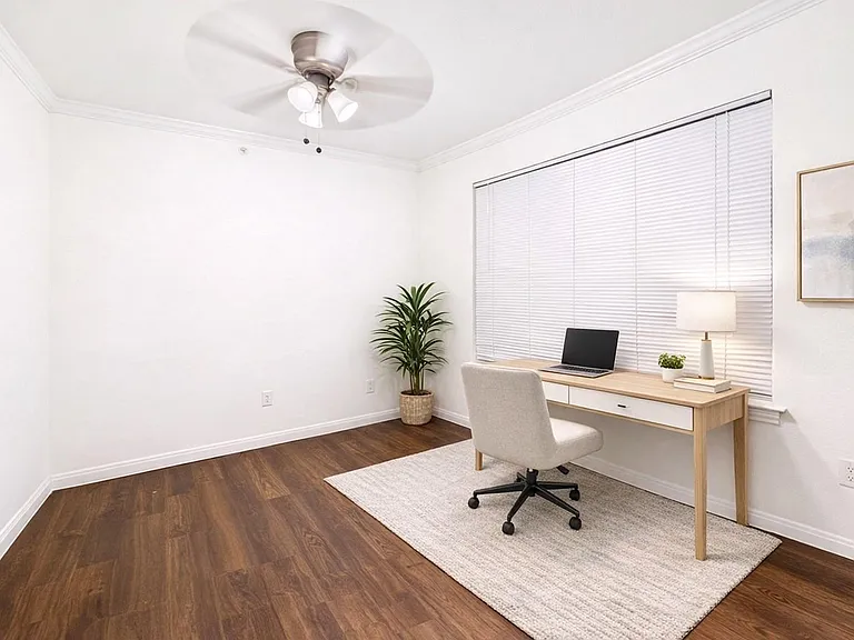 501 W 26th St #314 — Photo 13