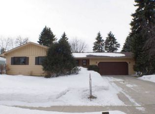 2826 Maple St N, Fargo, ND 58102