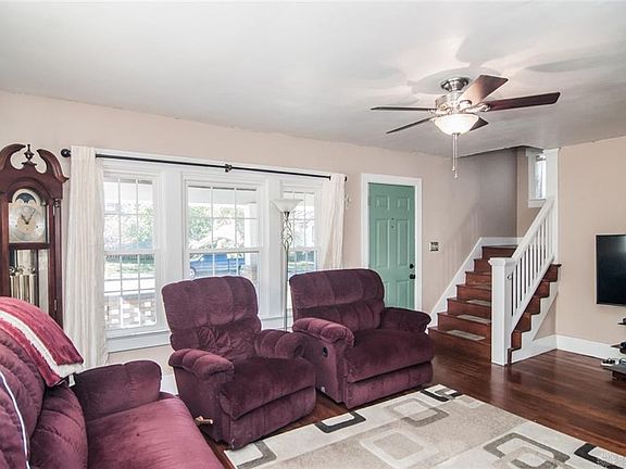 2nd image of 1143 Lavern Ave