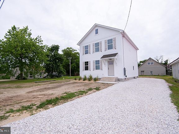 2nd image of 203 N 1st St