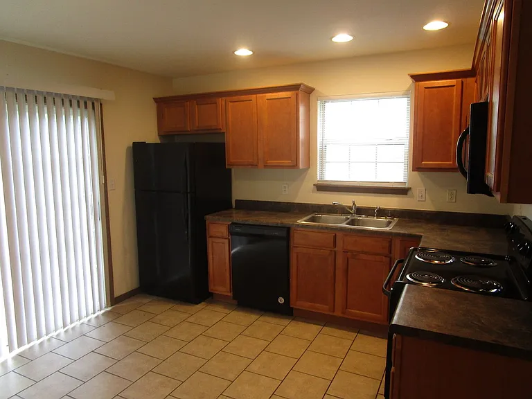 605-607 Glenstone Dr. — Photo 8