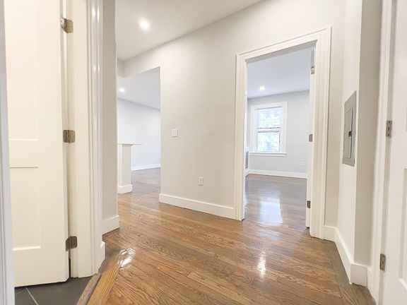 2nd image of 32 Queensberry St APT 7