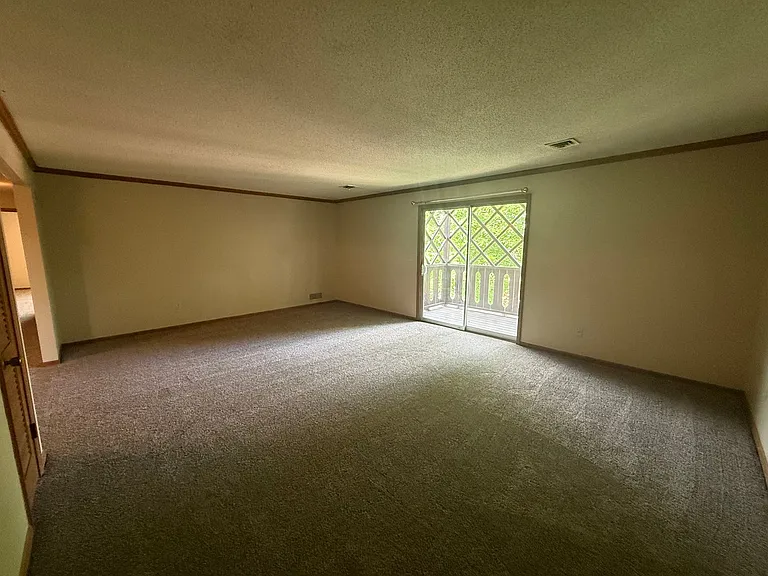 744 S Cedar St — Photo 1