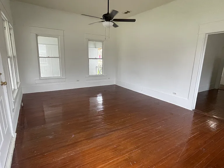 209 W Caroline St — Photo 5