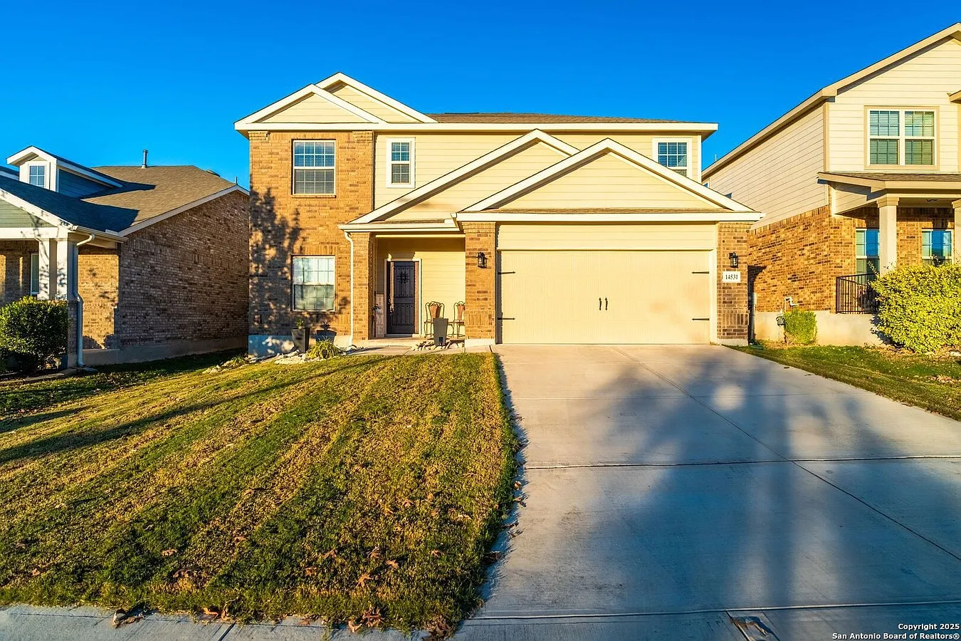 4 bed, 2.5 bath, 2490 sqft, $2,400 — Photo 1