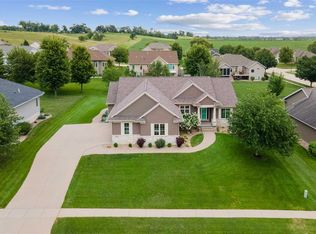 2830 Rosebay Ct, Cedar Rapids, IA 52411