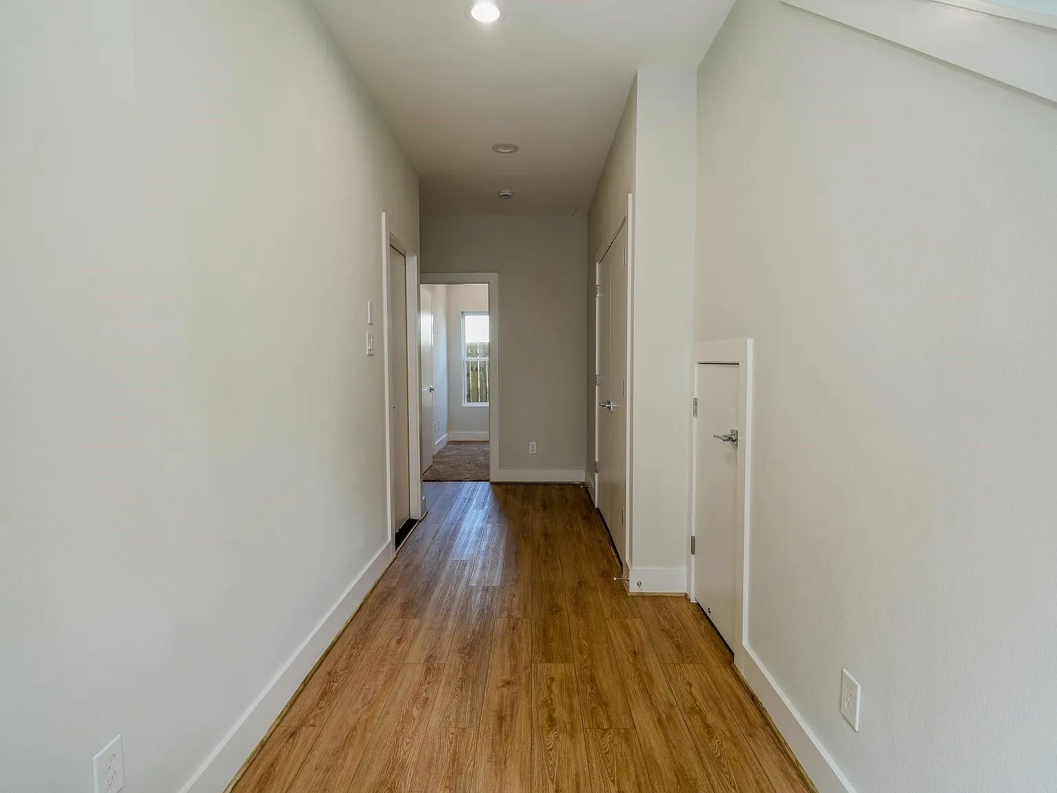 3 bed, 2.5 bath, 1610 sqft, $2,000 — Photo 3