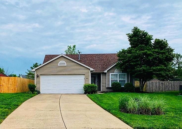 1st image of 835 Stanford Ct