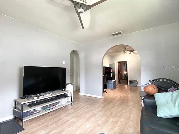 3rd image of 1804 W Cluster Ave