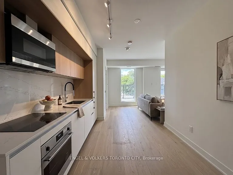 322 Dupont St #207 — Photo 4