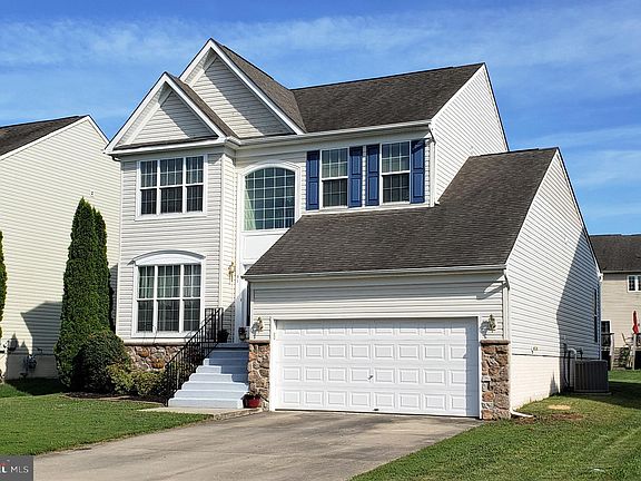 2nd image of 61 Jessica Lyn Dr