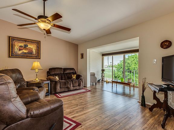 4th image of 10836 N Fairway Ct W