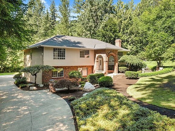 2nd image of 20924 NE 165th St