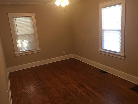 4th image of 826 Hovey Ave