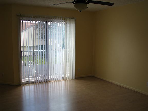 4th image of 6175 Riverwalk Ln Unit 2