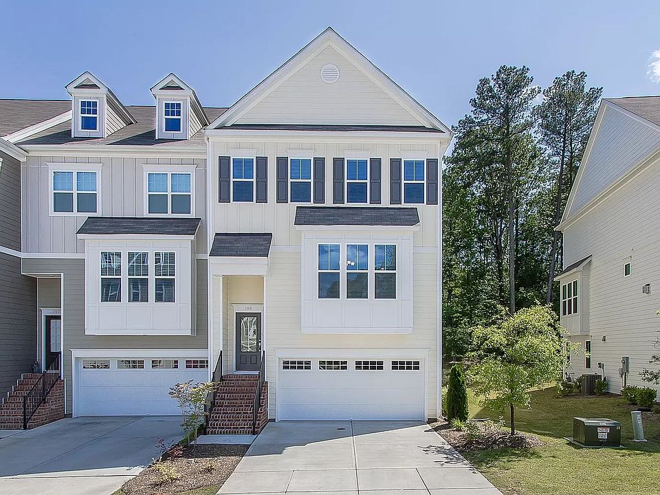 End unit with lot of space