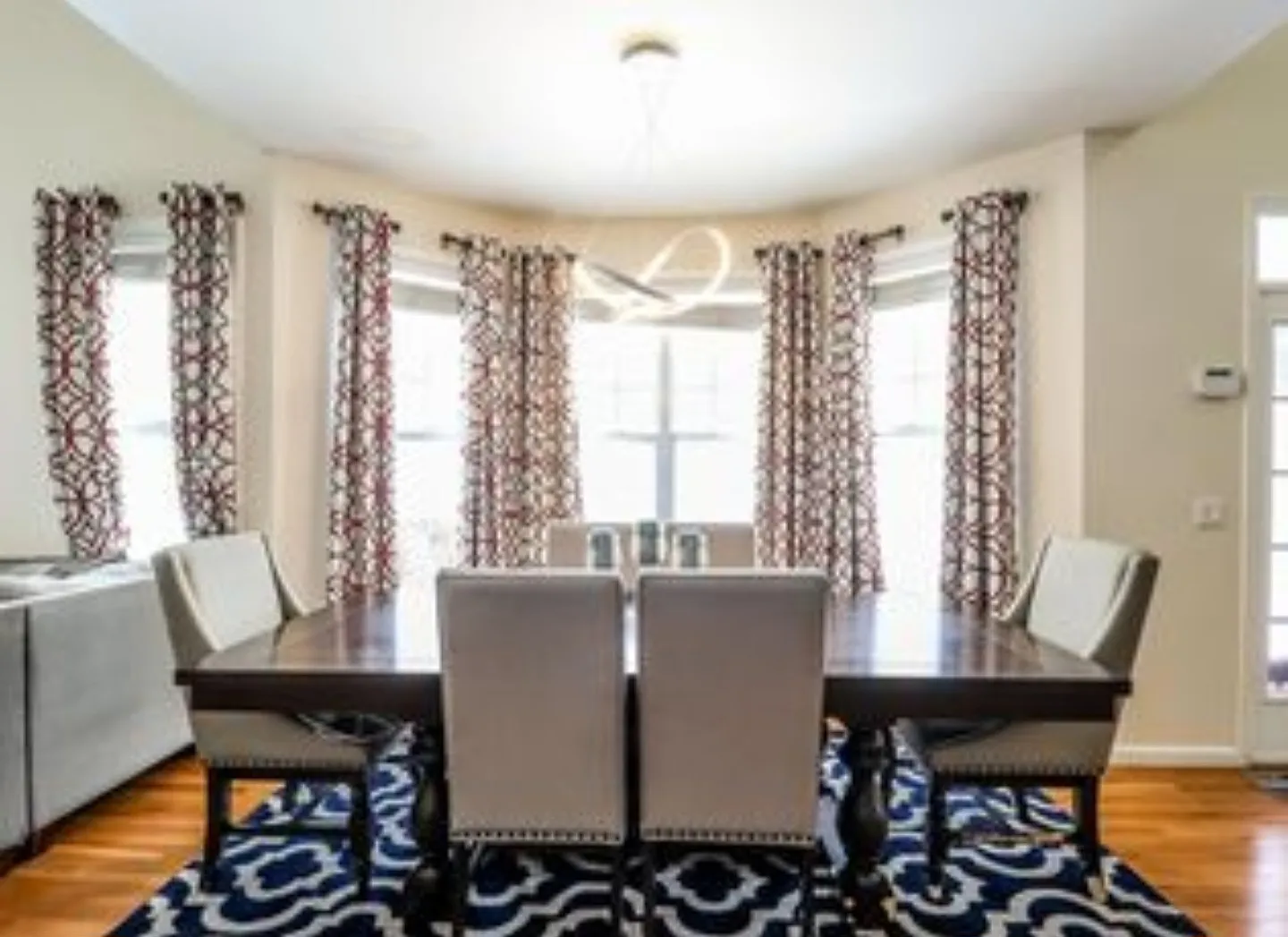 3 bed, 2.5 bath, 2850 sqft, $4,200 — Photo 4