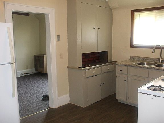 3rd image of 364 Newell St APT 2