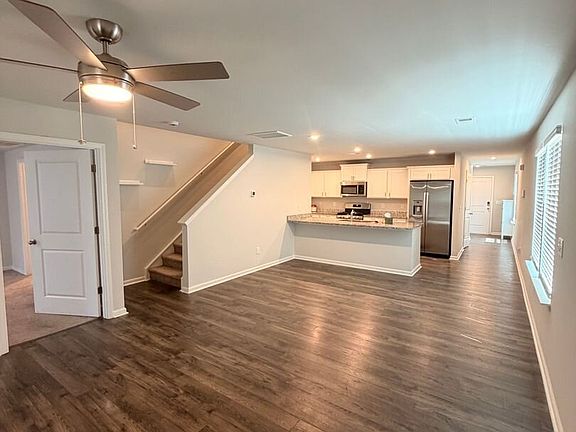 5th image of 120 Paddock Glen Dr