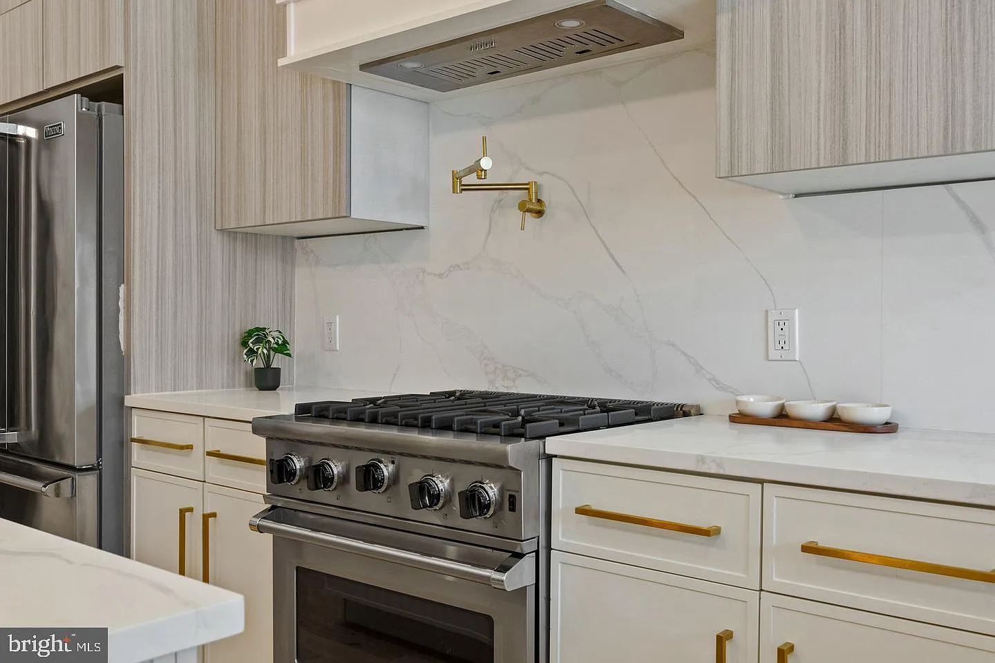 4 bed, 6.0 bath, 3400 sqft, $5,200 — Photo 3
