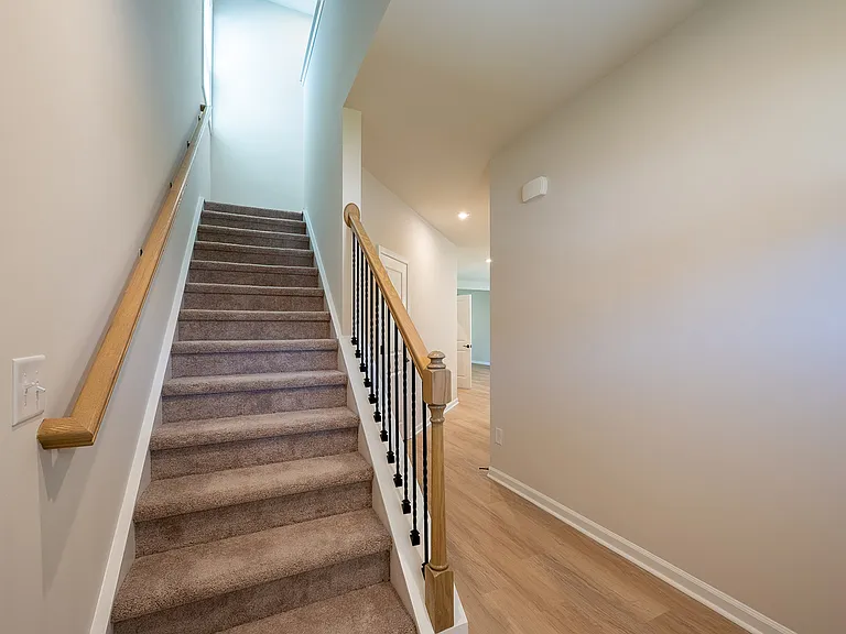 852 Tess St — Photo 4