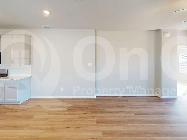 505 Blanton St — Photo 8