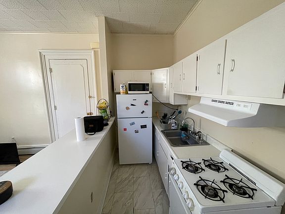 4th image of 482 Orange St #1R