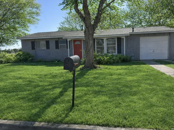 502 W Aviation Blvd, Universal City, TX 78148